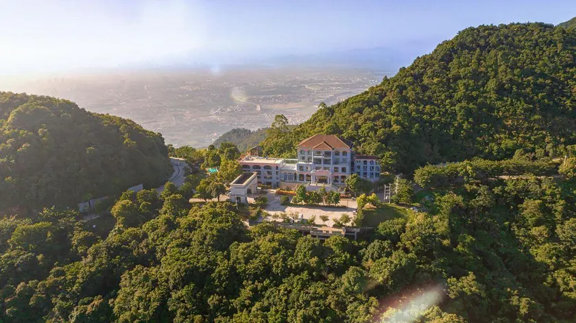 Shili Mingyue Resort Hotel - Image 1