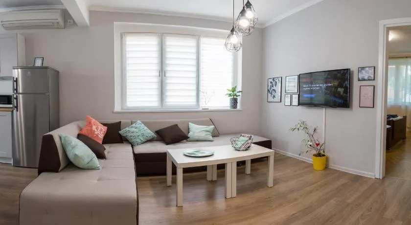 Bright and Cozy 2BD Flat in Plovdiv City Centre by Flat Mаnager - Image 1