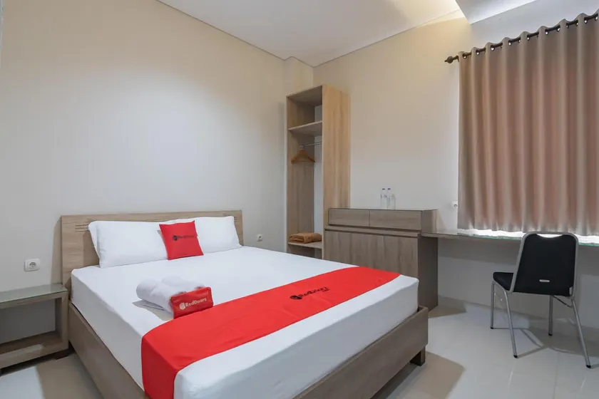 RedDoorz Plus @ Cirebon City Center - Image 1