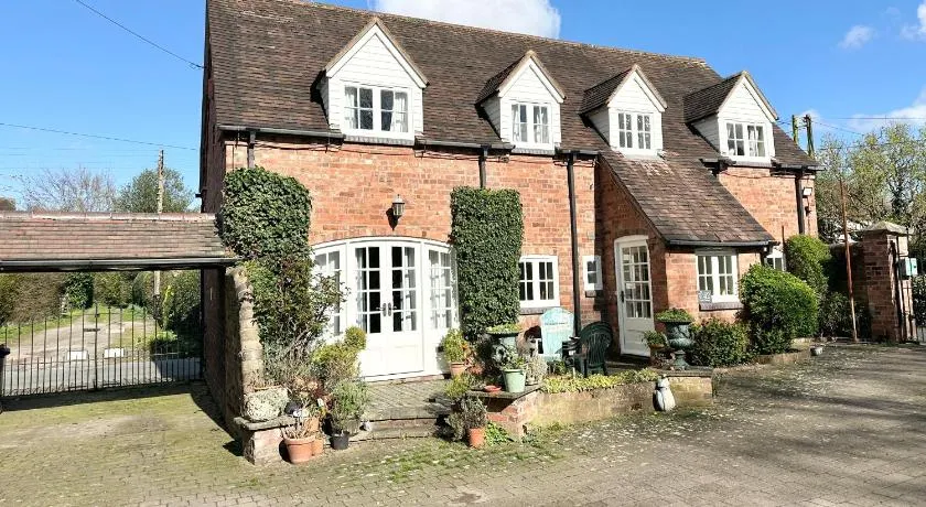 Holly Cottage - Image 1