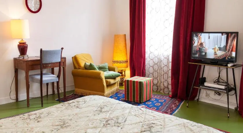 46FM : Montauban Guest House - Image 1