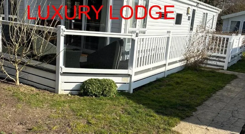 Luxury lodge T11 - Image 1