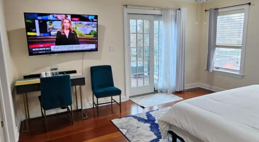 Luxury Hotel-Style Room in Queens, New York - Image 1