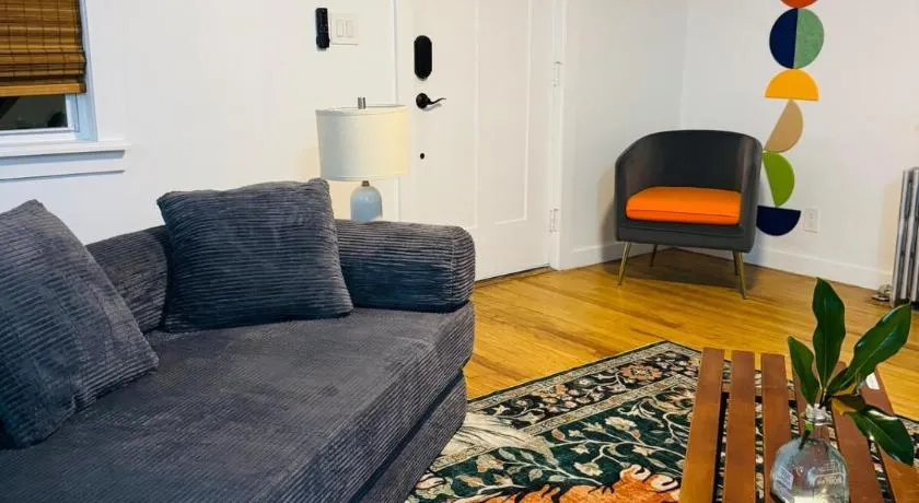 Staten Luxe, Modern Stay Close to NJ, NYC and Brooklyn! - Image 1