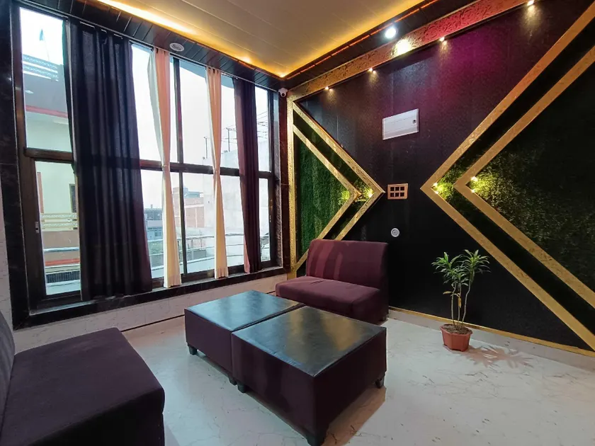 OYO Flagship Hotel Chhattarpur Inn - Image 1