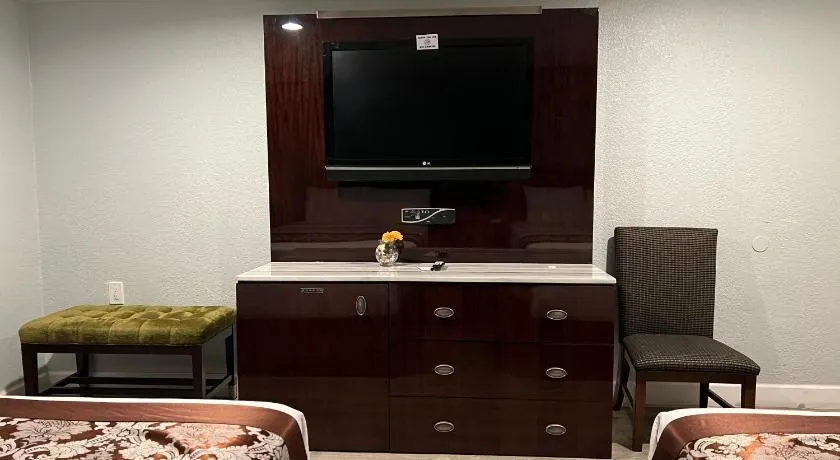 Relax Inn - Image 1