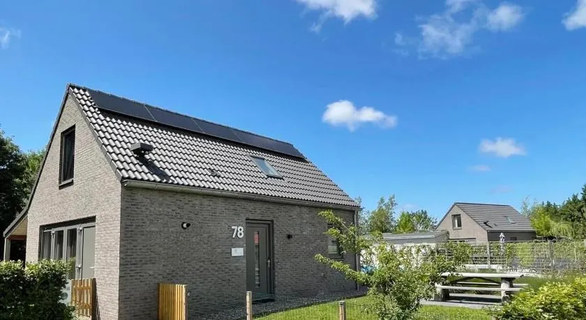Modern Holiday Home near Sea - Image 1