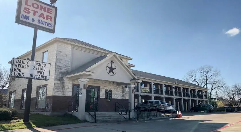Lone Star Inn & Suites - Image 1