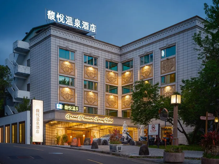 Grand Pleasure Spring Hotel - Image 1
