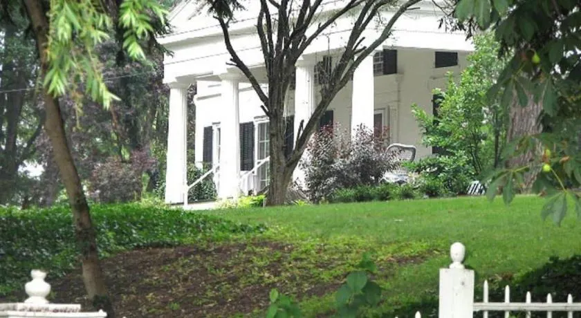 Niagara Gorge Mansion in Historic Village 5 Minutes from Falls - Image 1