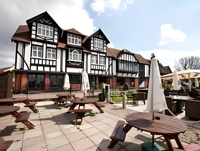 The Swan Inn by Innkeeper's Collection - Image 1