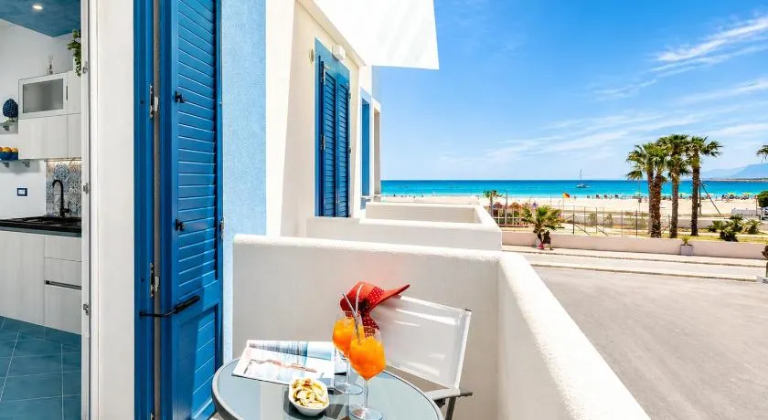 IL FARO E LA LUNA Beach Apartments - Image 1