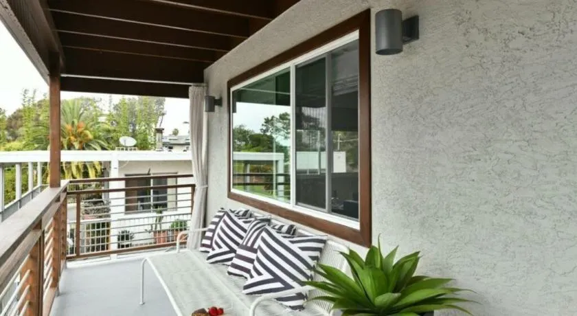 Luxury Cardiff by-the-Sea Ocean View Penthouse - Image 1
