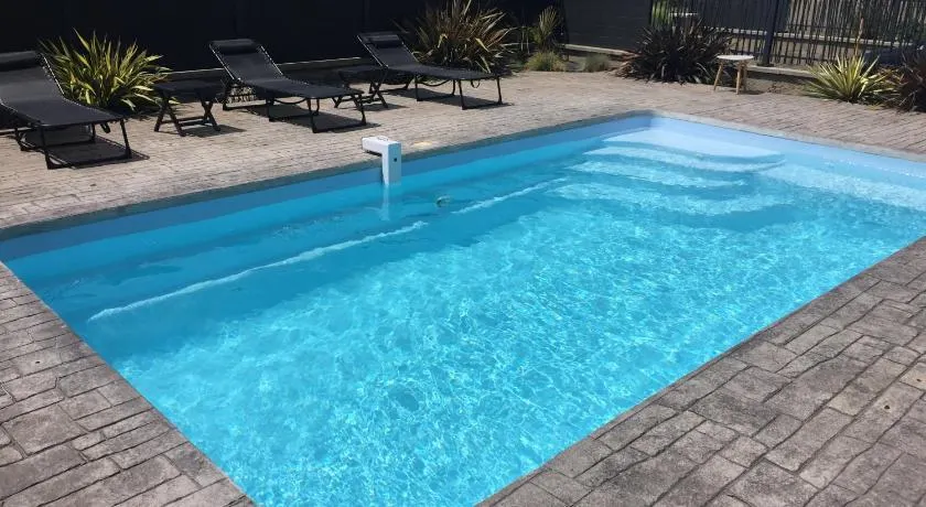 Villa privative 3 chambres avec piscine privée sans vis à vis et avec climatisation près Carcassonne - Image 1