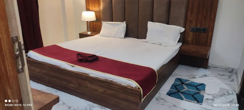 Abhiraj Guest House - Image 1