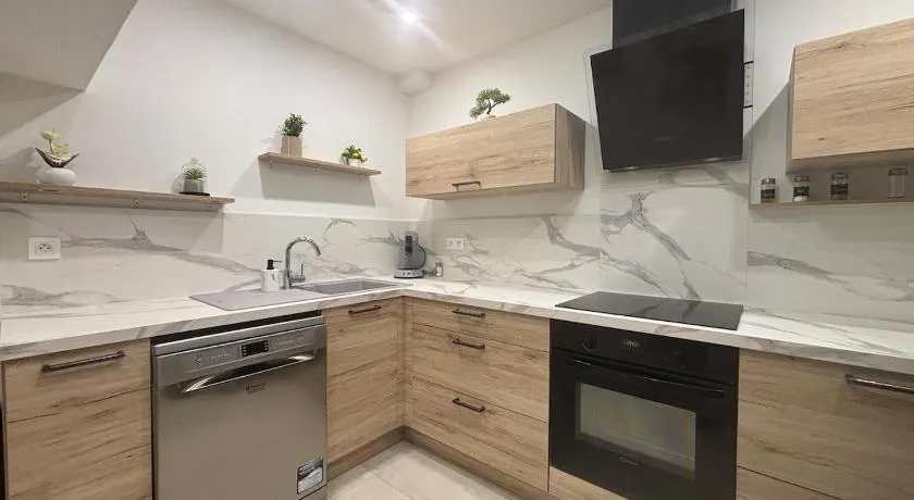 Chez Cricri, modern accommodation - Image 1