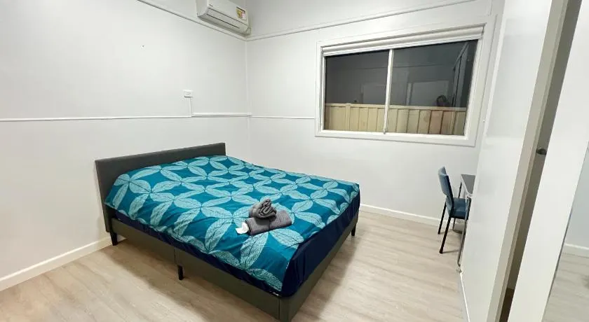 Queen Room with Air Conditioning, Train Station - LD4 - Image 1