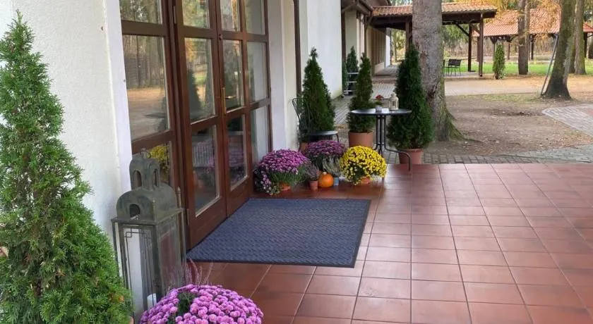 Hotel Restauracja Cztery Pory Roku - Image 1