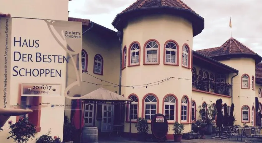 Weinschlößchen im Weingut Roos - Image 1