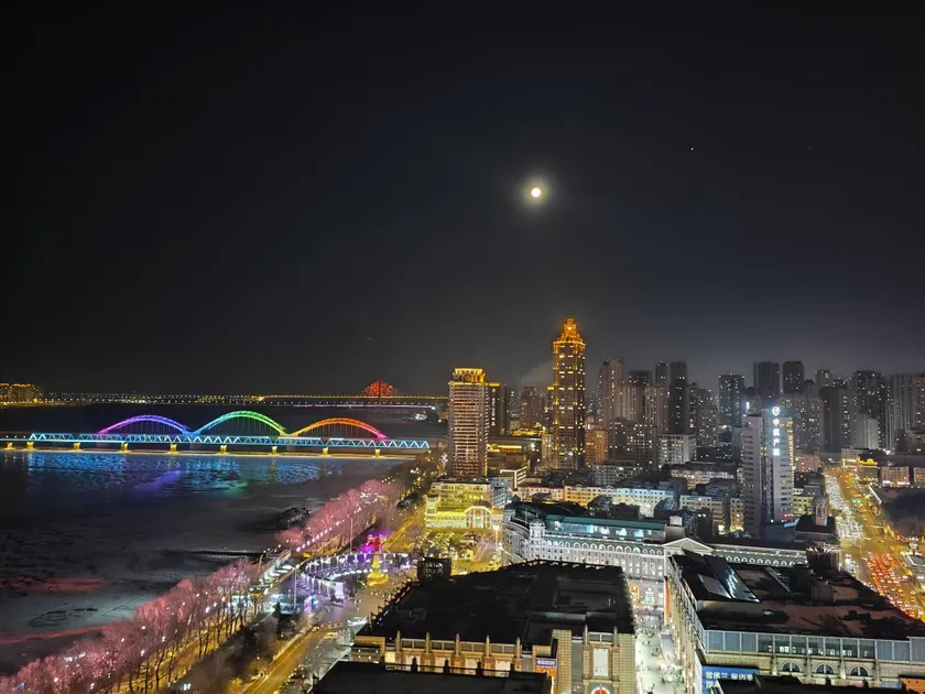 F比邻中央大街一线江景公寓 楼下松花江 索道 地铁 防洪纪念塔 - Image 1
