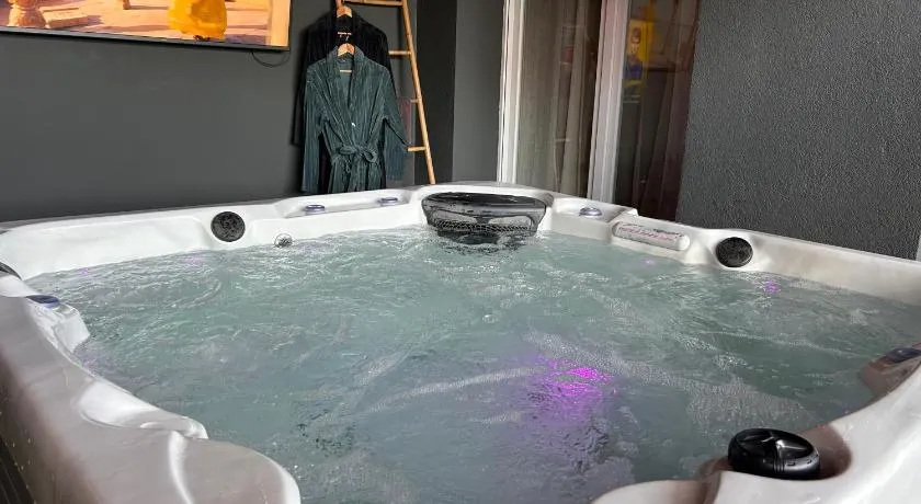 la suite prestige avec SPA SAUNA NETFLIX JARDIN - Image 1