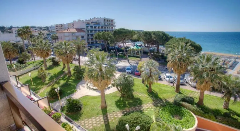 Studio avec terrasse en front de mer - Image 1