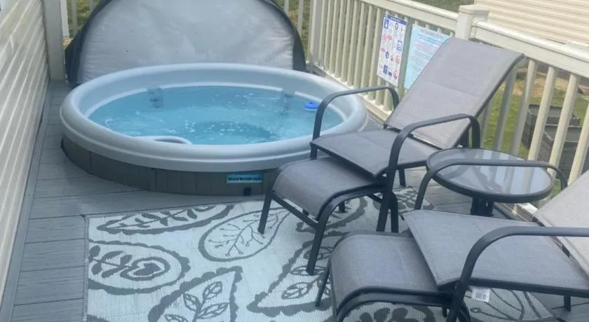 Lancaster Crescent Hot Tub Hideaway - Image 1