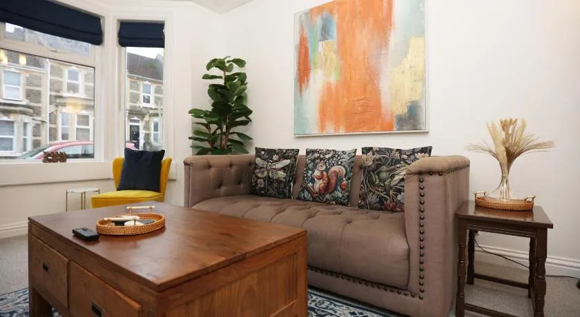 Coronation View, 3 Bedroom House in Bath By N And N Stays with Free Parking, Great for companies and contractors working in the area or an ideal base for guests visiting Bath - Image 1