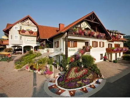 Hotel Garni Drei-Mäderl-Haus - Image 1