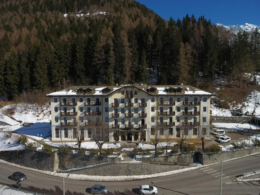 Palace Pontedilegno - Image 1
