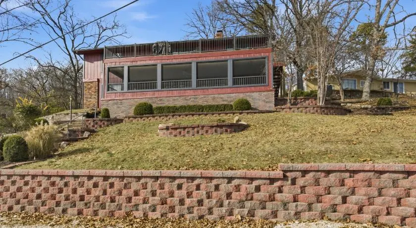 Family-Friendly Lakefront Home Near Shorty Pants Bar | 21 MM - Image 1