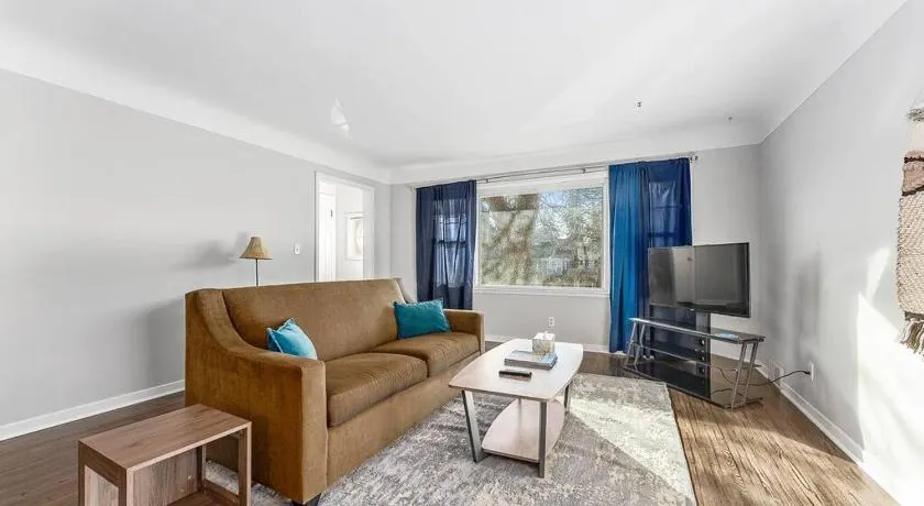 Entire two bedroom unit - Image 1