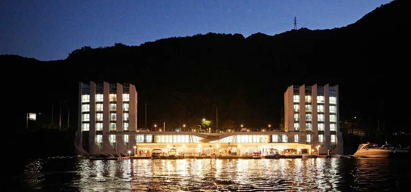 Crest72 Hotel - Image 1