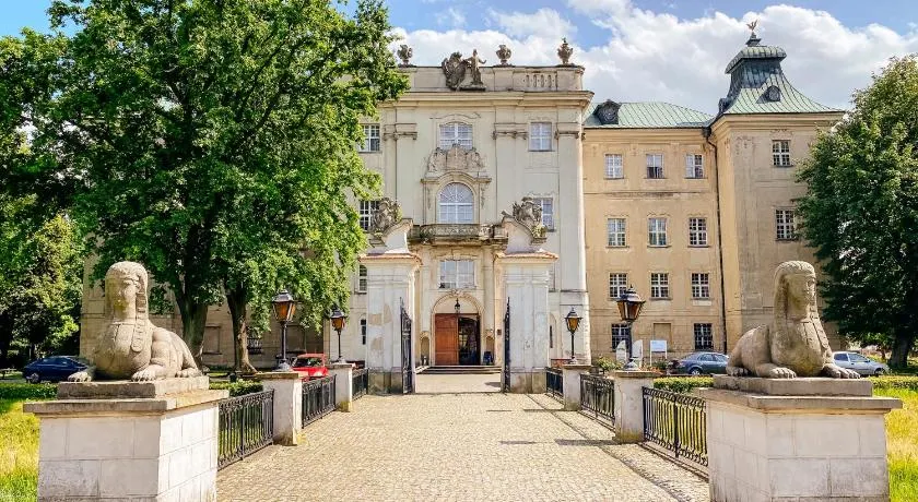 Hotel Zamek Królewski w Rydzynie - Image 1