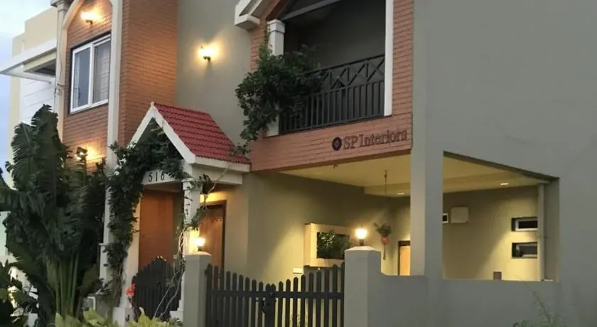 Entire Craftsman house with 2 Bedrooms kitchen and more - Image 1