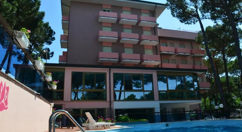 Hotel Rosen Garden - Image 1