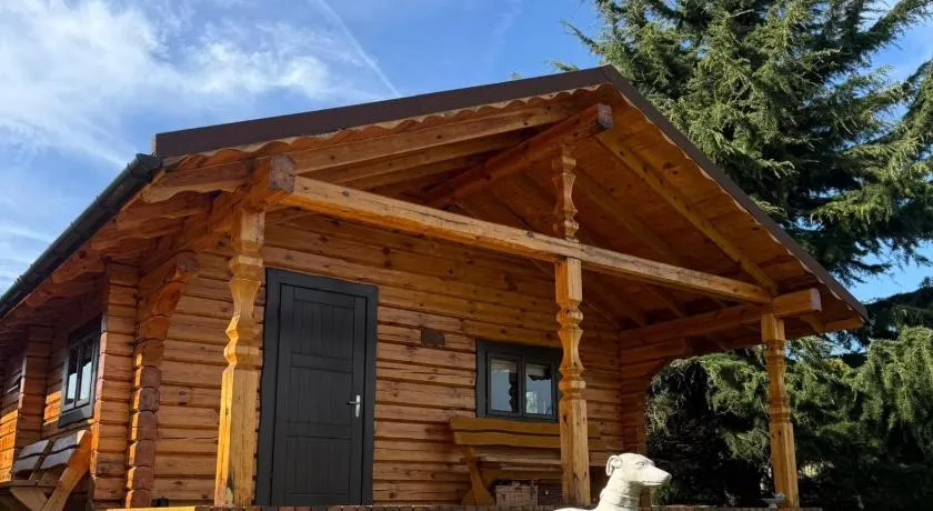 Log Cabin with Private Sauna and BBQ area in Canterbury - Image 1