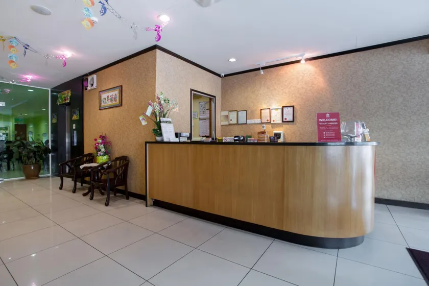 Twin Hotel - Image 1