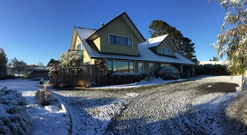 Manuka Lodge B&B - Image 1