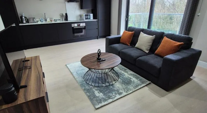 #24 Lux 2x Apartments- Sleeps 8 - Near StarCity - Perfect for Contractors and Families - Free Parking - Image 1