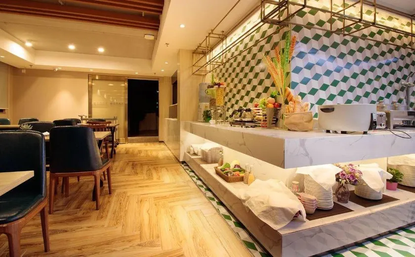 Yingbin International Hotel (Guangzhou Baiyun Airport) - Image 1