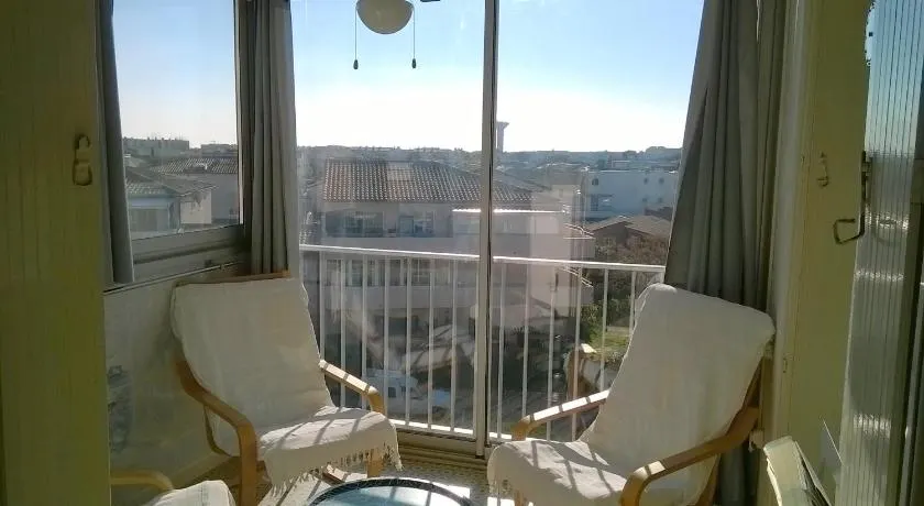 Sol-y-Days Drakkar, Appartement familial 2 chambres avec parking, proche centre-ville et à 300m de la plage - Image 1