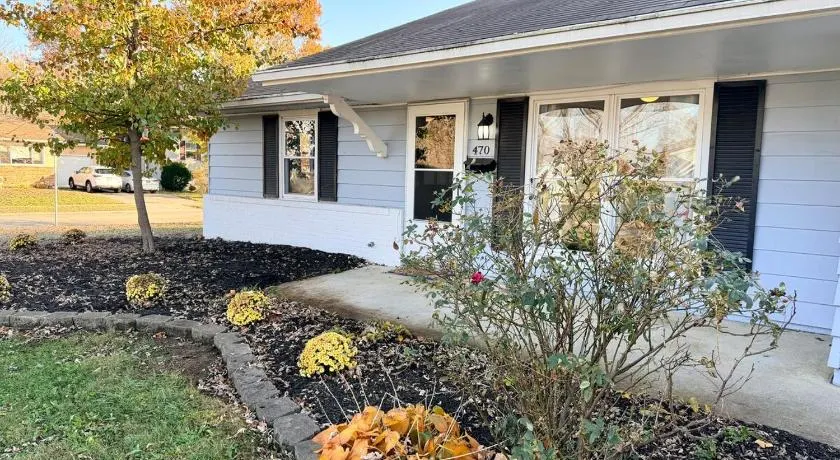 Ranch-3 Bedroom-Pet & Kid-Fenced -EV Charging-King Bed - Image 1