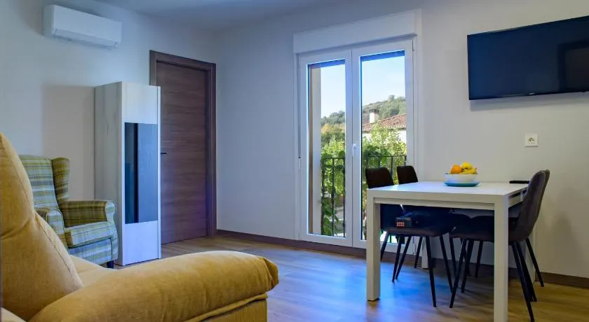 Apartamentos EL PUENTE - Image 1