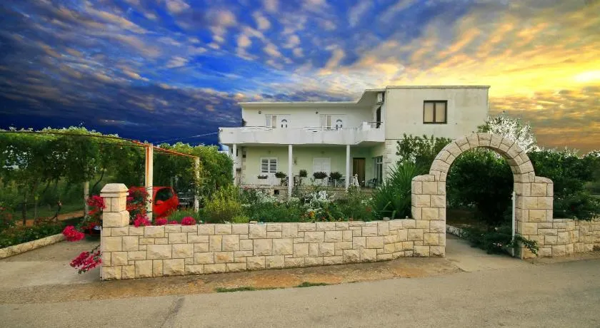 Apartments Orest - Image 1