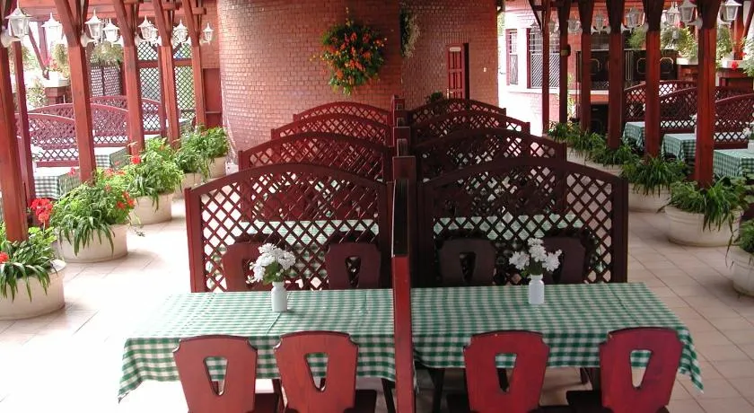 Karikas Hotel - Image 1