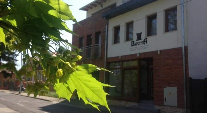 Bástya Apartmanház - Image 1
