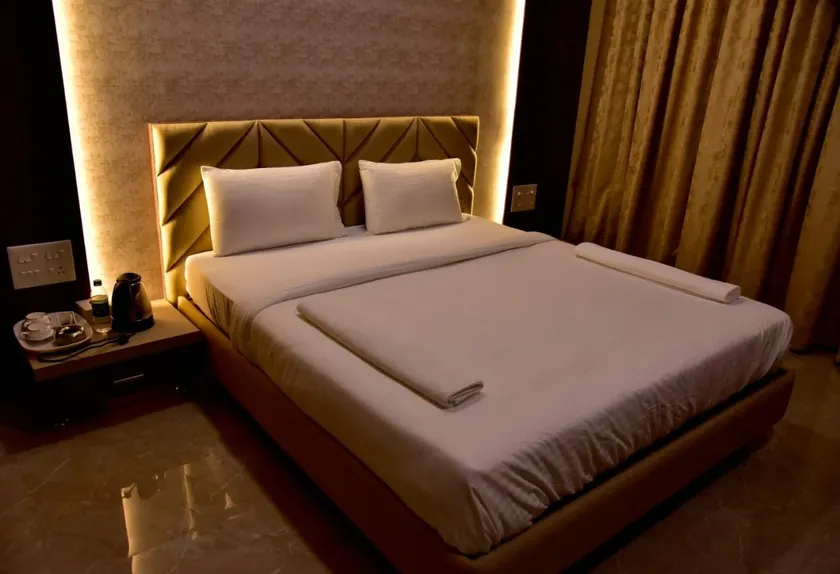 Hotel Royal Executive - Image 1
