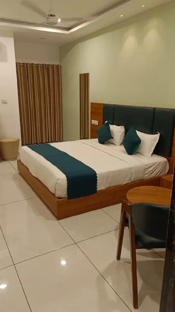 Royal Home Stay - Image 1