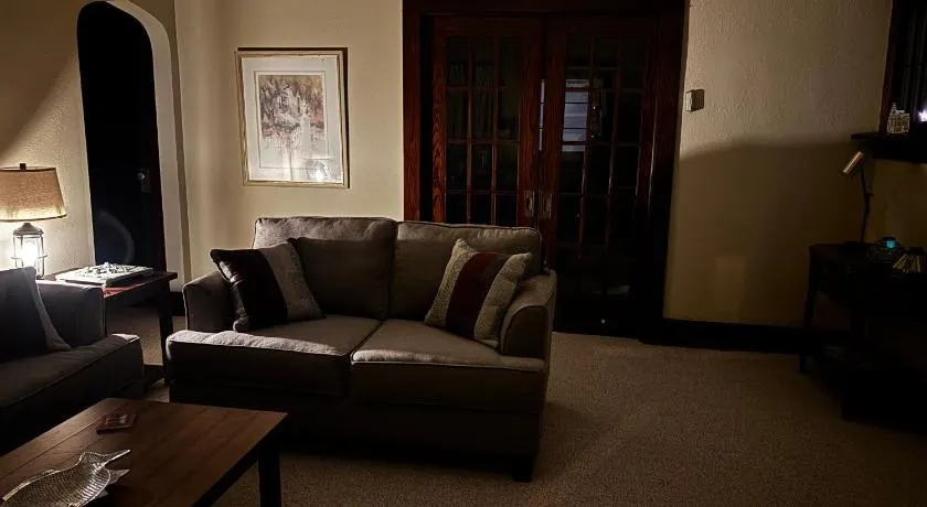 The Inn on Holgate Avenue - Image 1